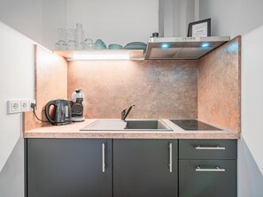 Fridge, stovetop, coffee/tea maker, electric kettle