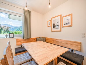 Dining - Apartment with balcony near the ski lift (Hopfgarten im Brixental)
