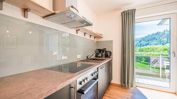 Kühlschrank, Ofen, Herdplatte, Geschirrspüler