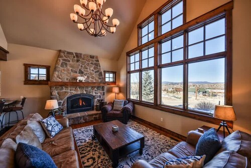 Barnwood Beauty- Luxury Familiy & Pet Friendly Granby Mountain Retreat