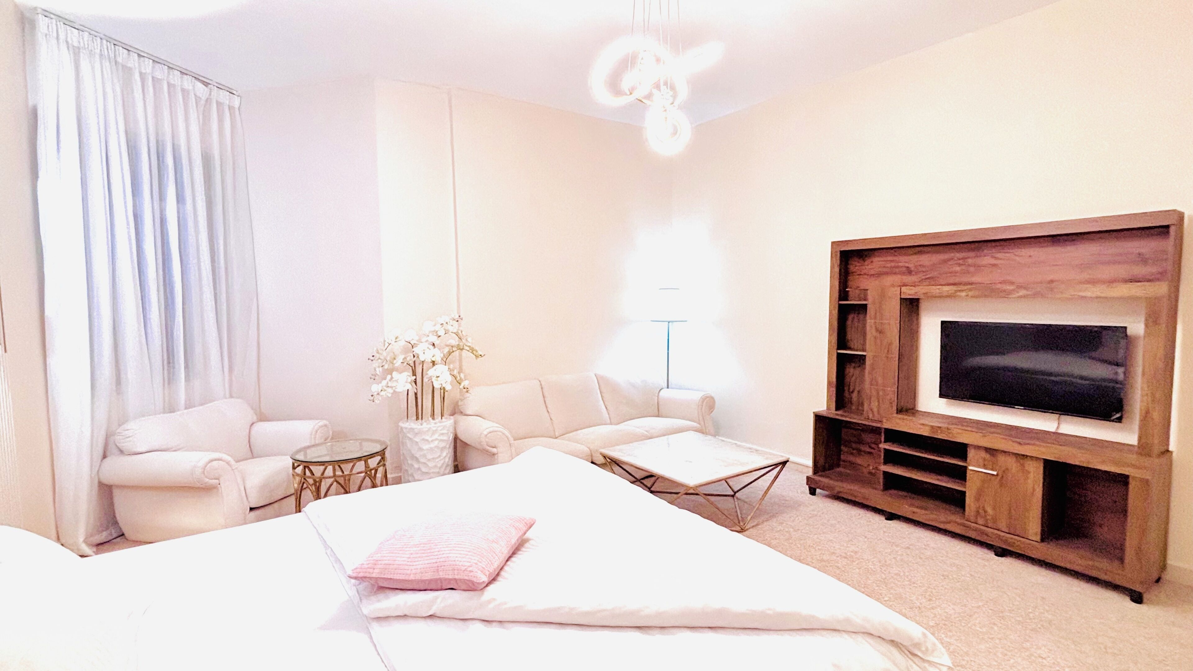 1 slaapkamer, een strijkplank/strijkijzer, wifi, beddengoed