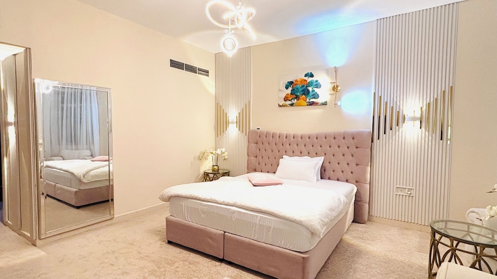 Canal View One Bhk Apartment With Parking - Sharjah