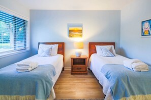 2 bedrooms, iron/ironing board, WiFi