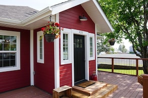 Exterior detail - Sockeye house 420 3rd ave Large house located in downtown Accommodates up to 12  (Seward)