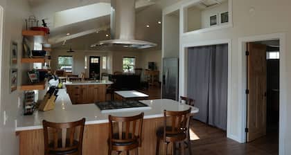 Sockeye house 420 3rd ave Large house located in downtown Accommodates up to 12