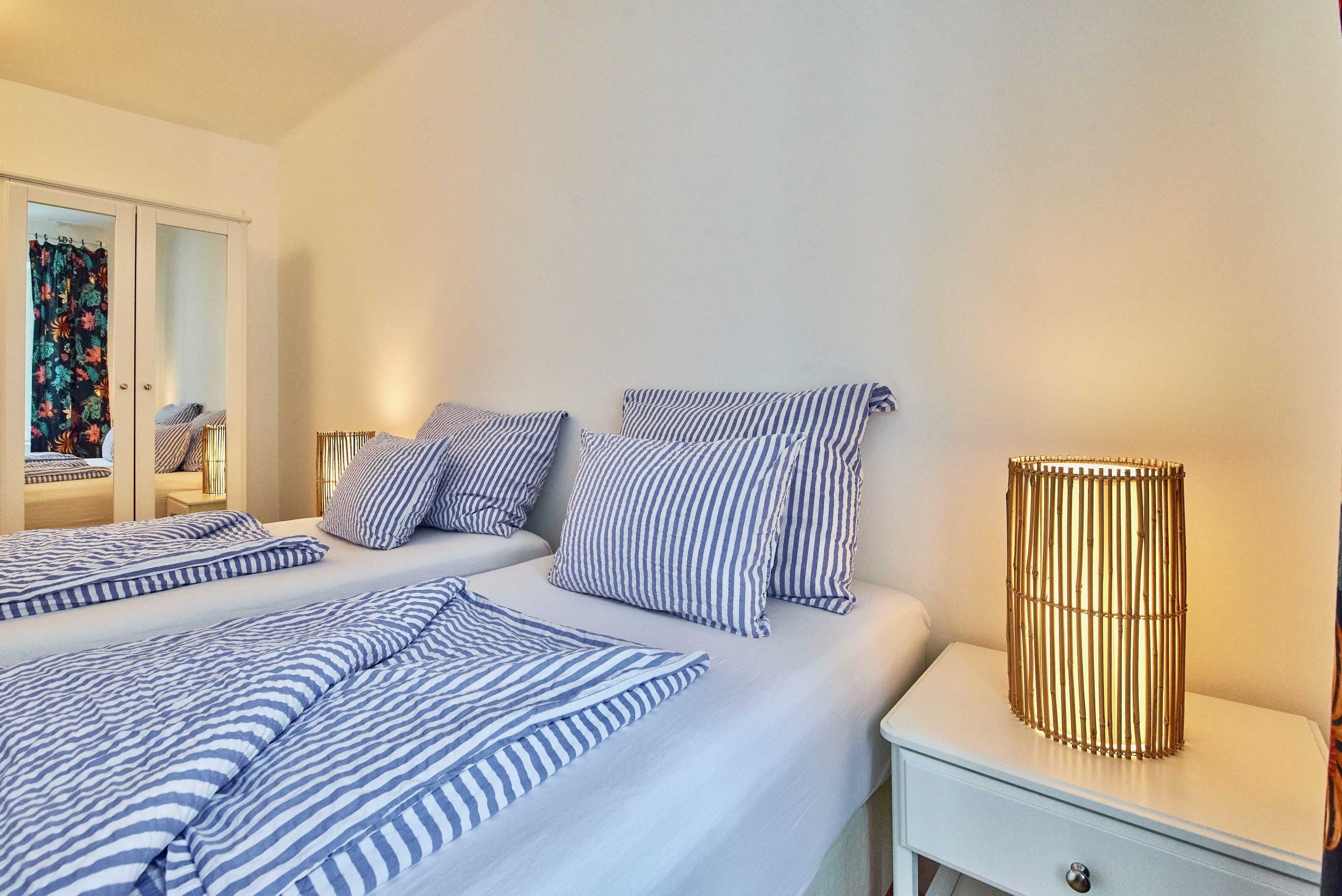 2 bedrooms, desk, WiFi, bed sheets