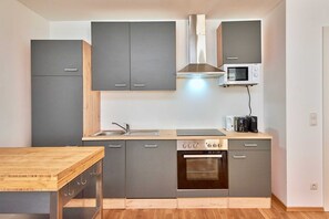 Fridge, microwave, oven, dishwasher - Altstadt Apartments Melk - Superior Apartment Top 6 - Altstadt Apartments Melk (Melk)