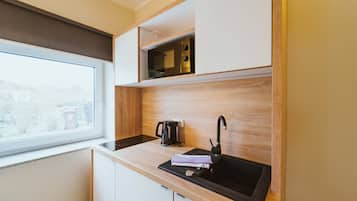 Mikrowelle, Wasserkocher mit Kaffee-/Teezubehör, Wasserkocher