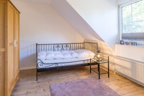 3 bedrooms, travel crib, WiFi