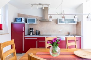 KylskÄp, diskmaskin, kaffe- och tebryggare och vattenkokare