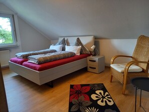 3 camere, una scrivania, Wi-Fi, lenzuola