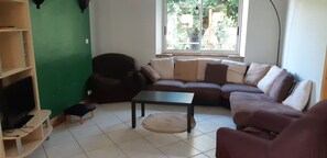 TV, mesa de pingue-pongue