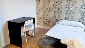 2 slaapkamers, een strijkplank/strijkijzer, gratis wifi, beddengoed