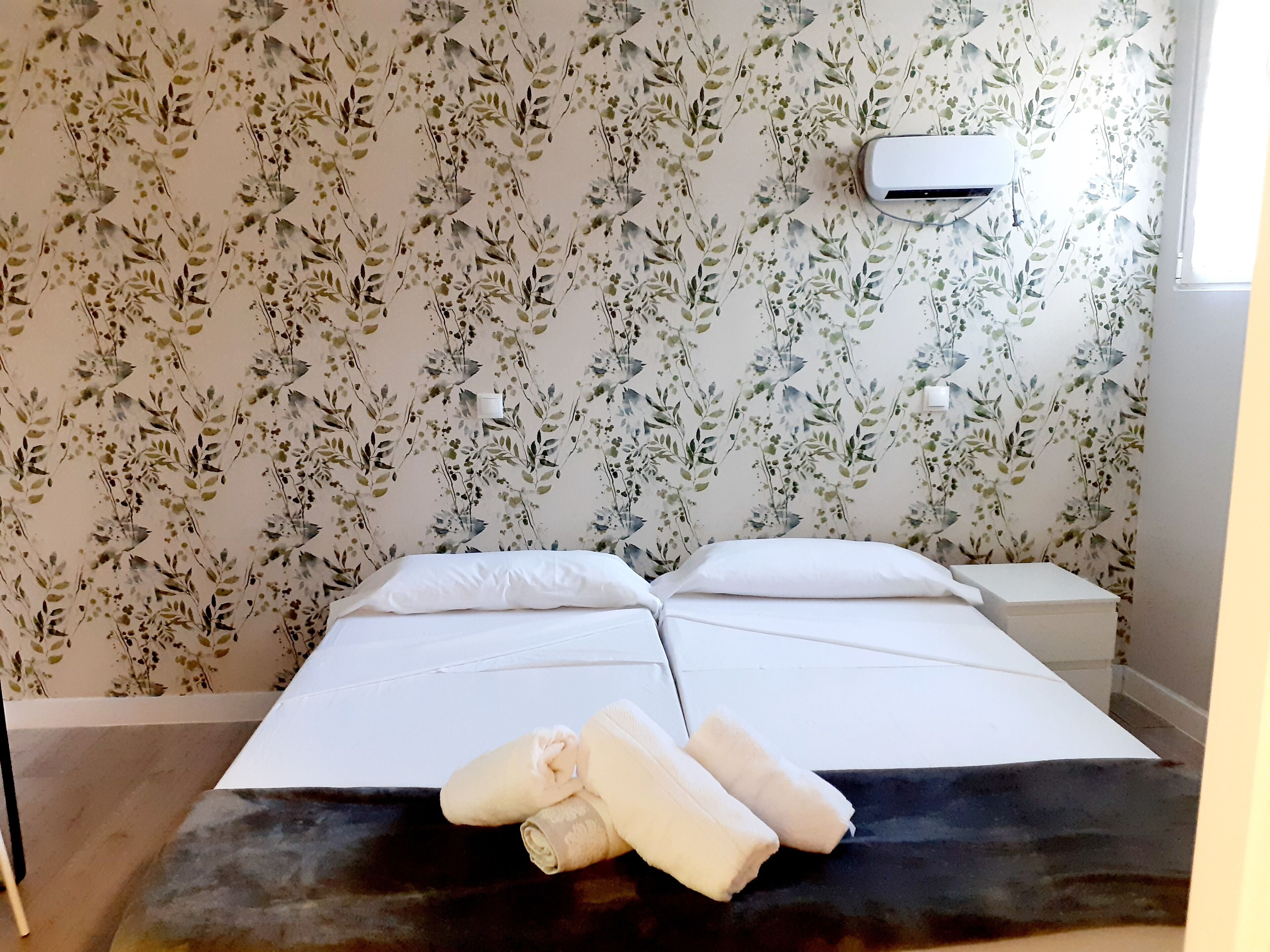 2 slaapkamers, een strijkplank/strijkijzer, gratis wifi, beddengoed