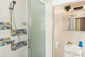 アパートメント ベッド (複数台) | バスルーム | シャワー、ヘアドライヤー、タオル