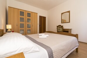 2 bedrooms, iron/ironing board, free WiFi, bed sheets - Vacation House With the Pool, Near River Cetina (Omis)