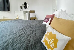 1 bedroom, travel cot, WiFi, bed sheets