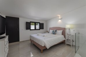 1 bedroom, in-room safe, iron/ironing board, free WiFi
