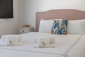 1 bedroom, in-room safe, iron/ironing board, free WiFi