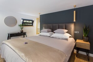 Appartement, 1 très grand lit | 1 chambre, fer et planche à repasser, accès au Wi-Fi (inclus)