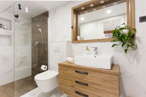 Apartment, 1 King Bed | Bathroom