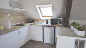 茶具/咖啡用具、冰箱、微波炉、炉灶
