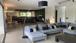 Smart TV, fireplace, offices