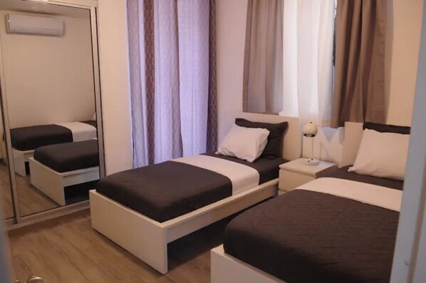 2 bedrooms, iron/ironing board, free WiFi, bed sheets