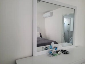 2 slaapkamers, een strijkplank/strijkijzer, gratis wifi, beddengoed