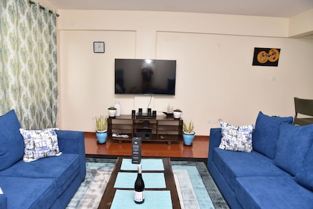 Deluxe Room | Living area. Karen View Palace