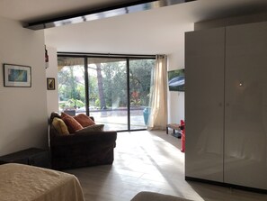 Interior - Villa, pool, 200 m from Eyrac beach, south-facing terrace, like a lodge. (Arcachon)