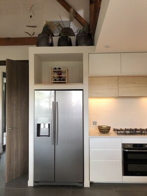 Fridge, microwave, oven, stovetop - Villa, pool, 200 m from Eyrac beach, south-facing terrace, like a lodge. (Arcachon)