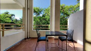 Kahden hengen deluxe-huone (kaksi sänkyä), parveke | Parveke