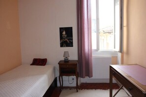 2 chambres, fer et planche Ă repasser, Wi-Fi gratuit, draps fournis