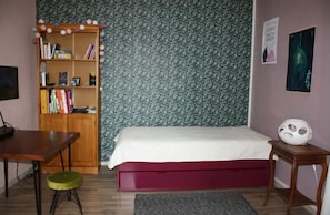 3 bedrooms, iron/ironing board, free WiFi, bed sheets