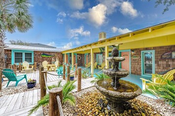 Outdoor fountain and beautiful design. Seating area open to all guests.