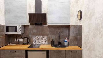 Apartment | Eigene Küche | Kühlschrank, Mikrowelle, Herdplatte, Hochstuhl