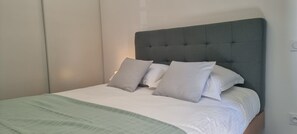 2 chambres, fer et planche Ă repasser, Wi-Fi gratuit, draps fournis