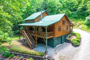 Exterior - Creekwood Cabin-Hot Tub - Secluded - Covered Porch (Almond)