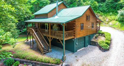 Creekwood Cabin-Hot Tub - Secluded - Covered Porch