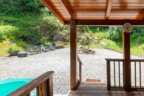 Outdoor spa tub - Creekwood Cabin-Hot Tub - Secluded - Covered Porch (Almond)