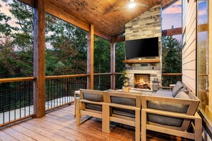 Property grounds - Creek, PickleBall/Basketball, Game Room, EV, Pets, D2C (Broken Bow)