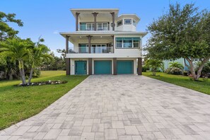 Exterior - Pool House Walk to Beach & Margaritaville (Fort Myers Beach)