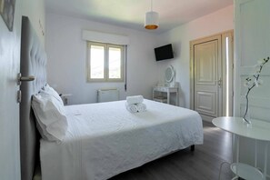 4 Schlafzimmer, Schreibtisch, schallisolierte Zimmer