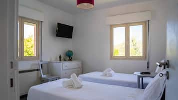 4 bedrooms, desk, soundproofing, iron/ironing board