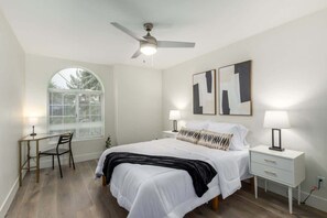 5 bedrooms, desk, iron/ironing board, travel cot - Mesa Citrus Oasis | Pool, Waterfall & Billiards (Mesa)