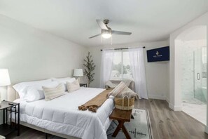 5 Schlafzimmer, Schreibtisch, Bügeleisen/Bügelbrett, Reisekinderbett