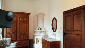 1 bedroom, iron/ironing board, travel crib, free WiFi