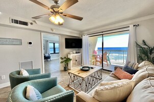 Condo, 3 Bedrooms | Living area