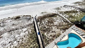 Condo, 3 habitaciones | Playa | En la playa